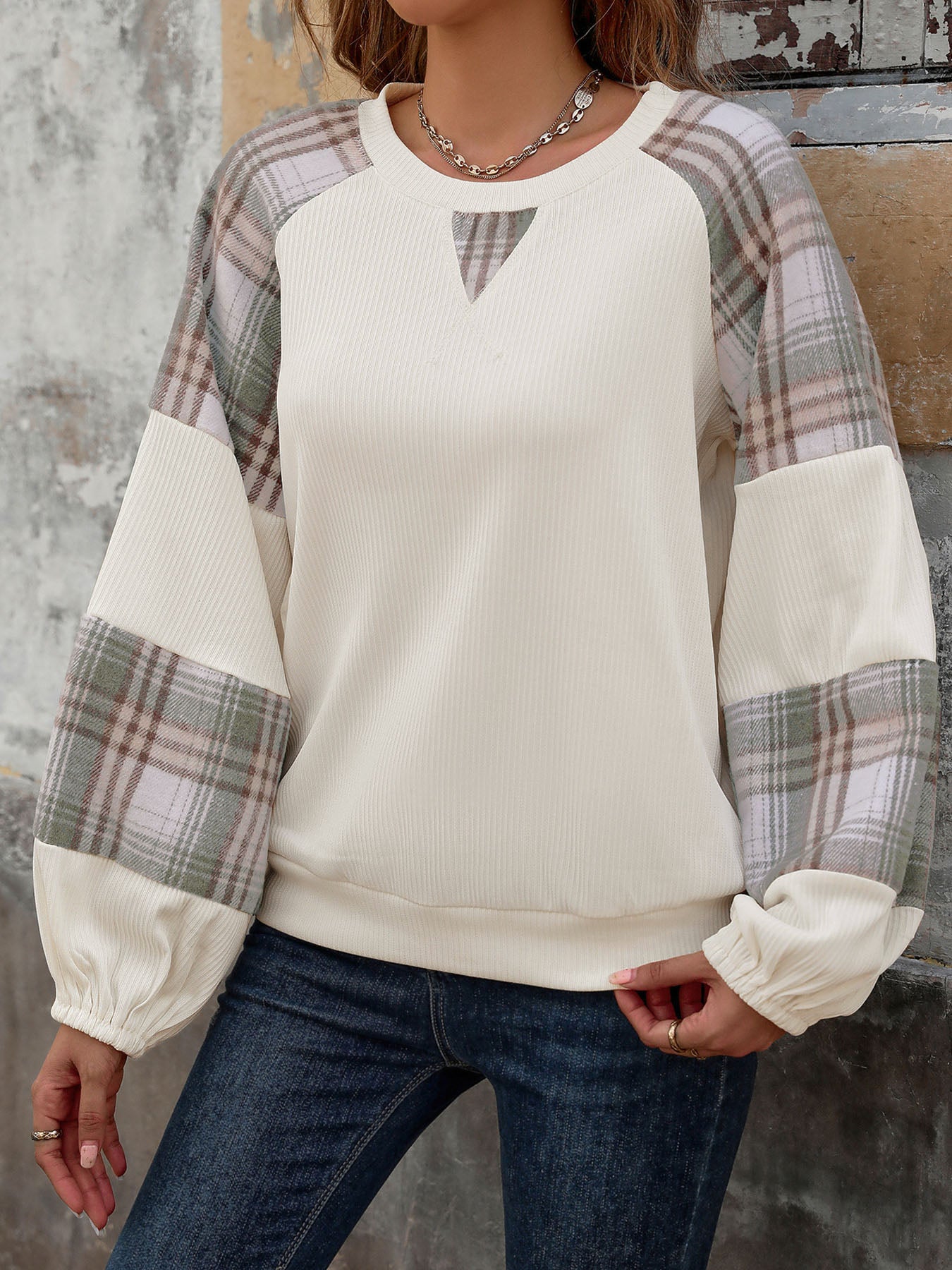 Plaiid Round Neck Long Sleeve Sweatshirt